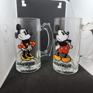 Mickey And Minni Mugs 🍺